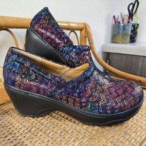 Nurse Mates Leather Bryar Slip On Clogs Shoes Size 9.5M